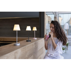 Lampe à batterie lola slim 30 laiton de Newgarden, éclairage solaire et à batterie dans Eclairage extérieur