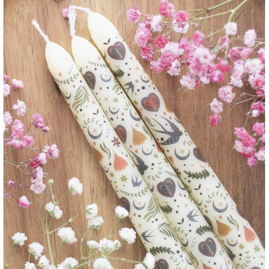 Ensemble de 3 bougies effilées à motif floral crème folk de Herboristerie et Esotérisme à Libourne dans S162