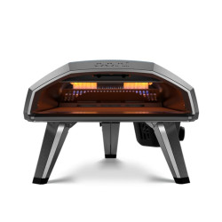 Four à pizza Ooni Koda 2 vue avant avec intérieur illuminé d'une lueur orange, brûleur à flamme visi