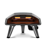 Four à pizza Ooni Koda 2 vue avant avec intérieur illuminé d'une lueur orange, brûleur à flamme visi