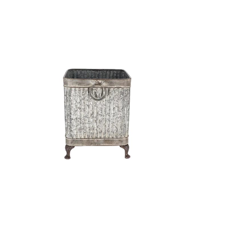 Pot carré sur pieds en zinc pour décoration jardin et maison de Esschert design - deco maison et jardin dans E058