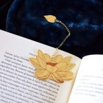 Marque-pages Equilibre Lotus dore de Herboristerie et Esotérisme à Libourne dans D040