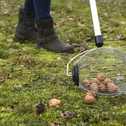 Rouleau ramasse noix de Esschert design - deco maison et jardin dans Autres outils pour le jardin