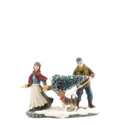 Personnages portant sapin 9x5.5xh7 de Edelman - deco maison et noël dans 🏘️Villages miniatures