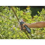Sécateur Sur Batterie Assistcut Gardena de Gardena - Arrosage goutte à goutte - Outillages  dans Sécateur et coupe branches