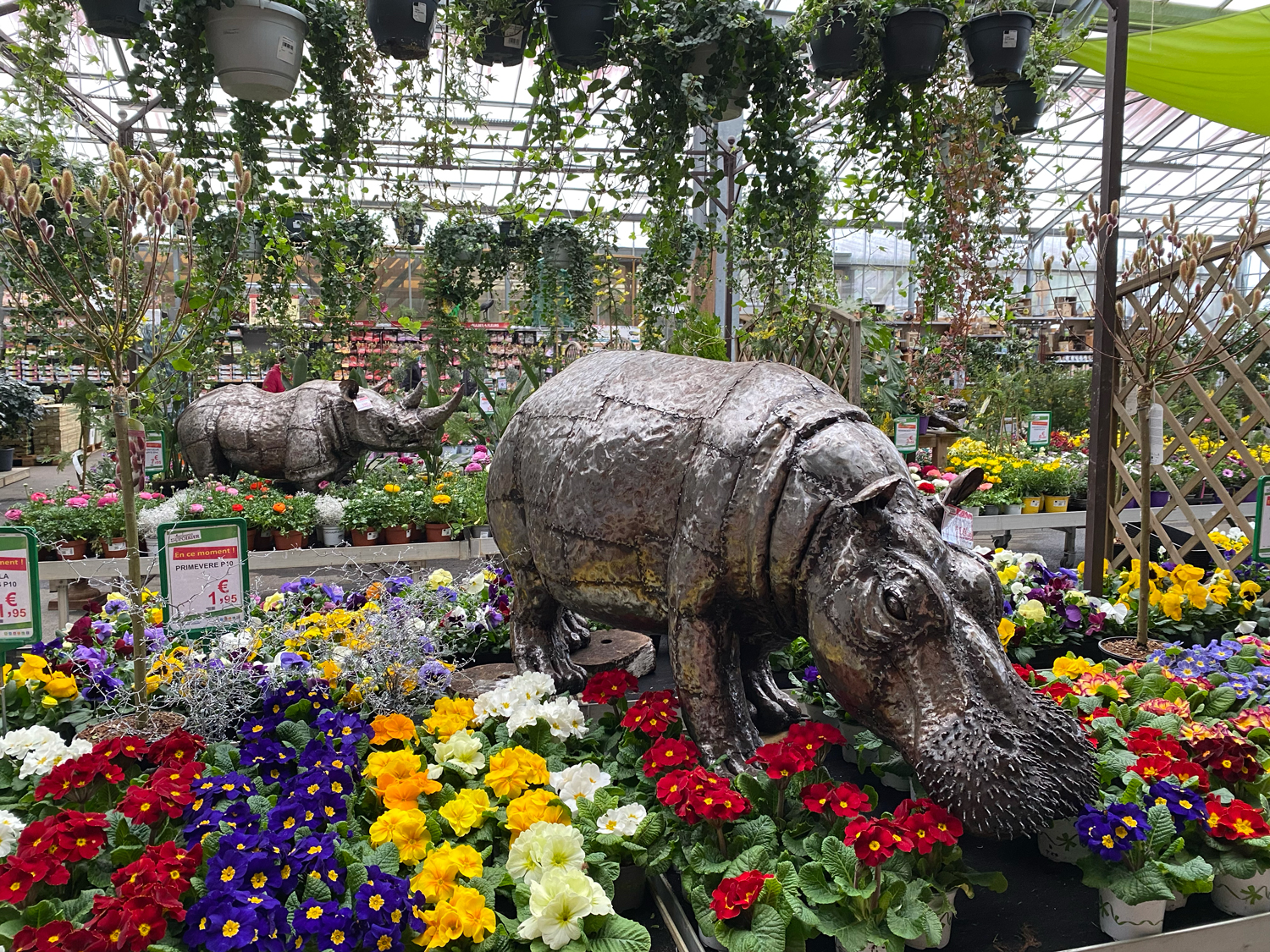 Grande statue en métal hippopotame