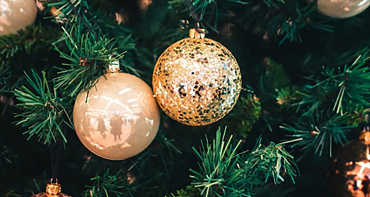 Quelques id&eacute;es d&eacute;co pour un sapin de No&euml;l r&eacute;ussi